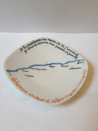 Coupelle en céramique, objet historique sybillin anti-gaulliste, atelier d’une prison française, objet de désobéissance civile et de résistance passive manifeste