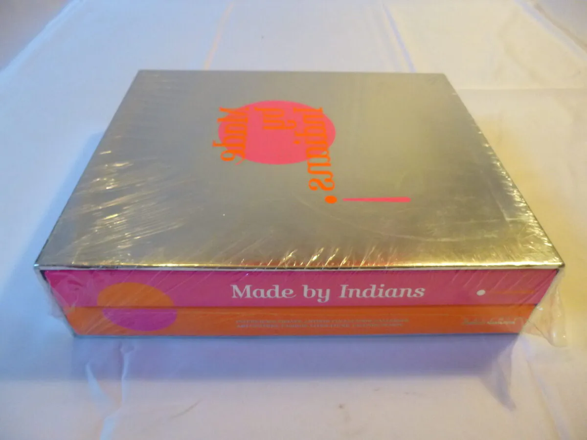 Coffret du livre d'art Made by Indians publié en 2007 par la Galerie Enrico Navarra