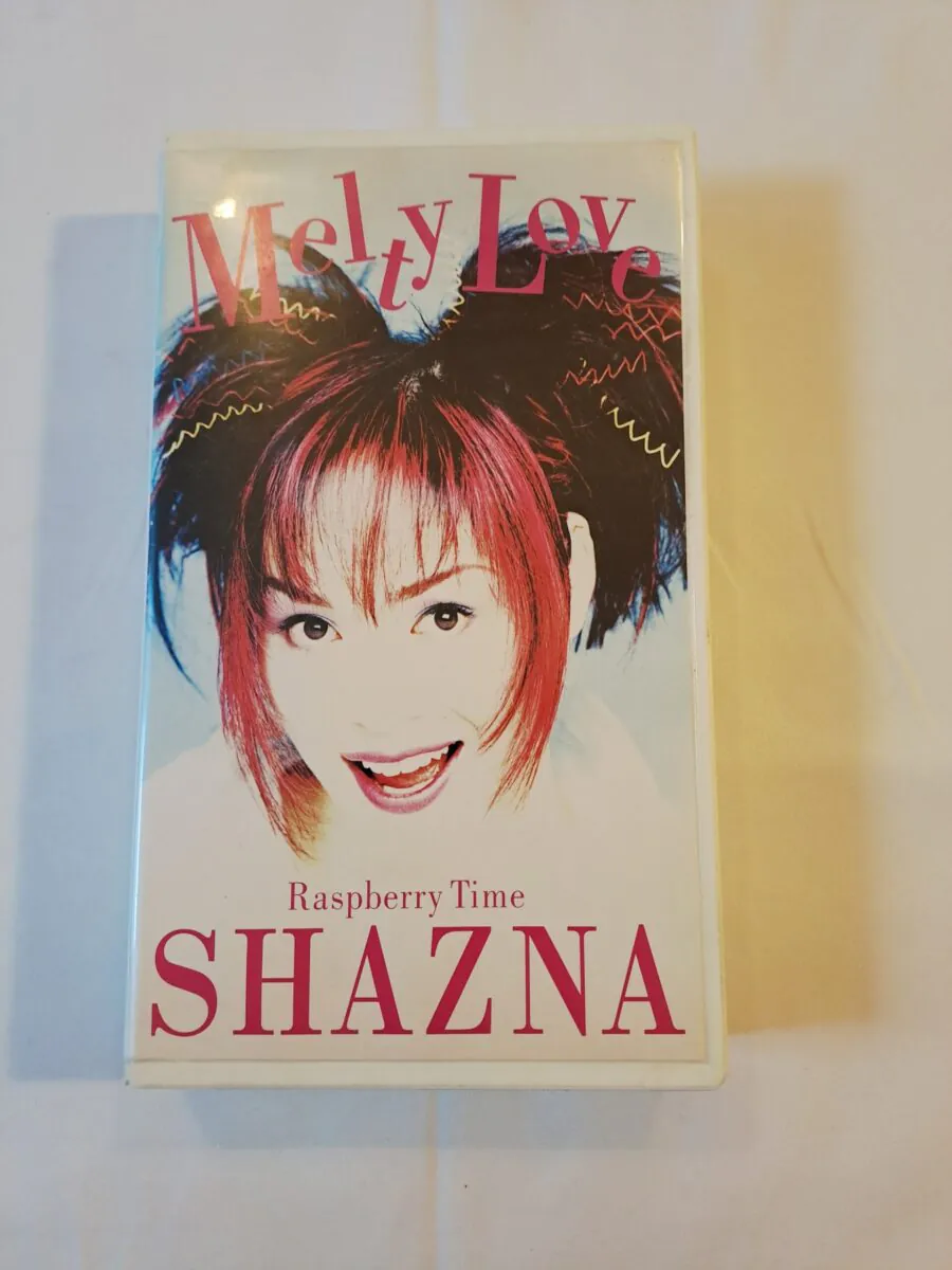 cassette VHS originale du single Melty Love de SHAZNA avec le chanteur IZAM