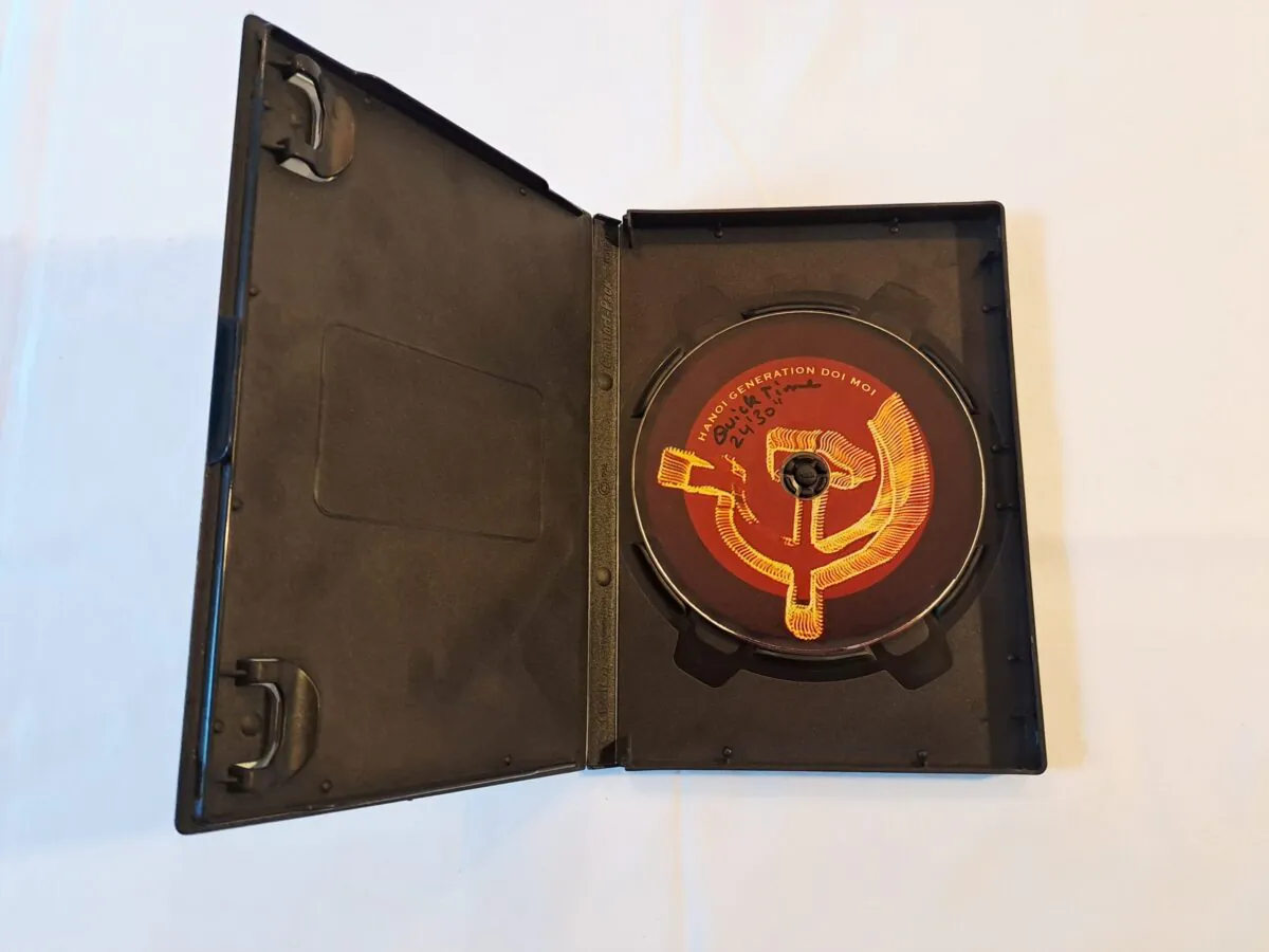 Important Film Documentaire - Hanoi Génération Doi Moi - Disque Collector 2003 – Jaquette illustrée d'une œuvre originale de Nguyen Van Cuong – Image 3