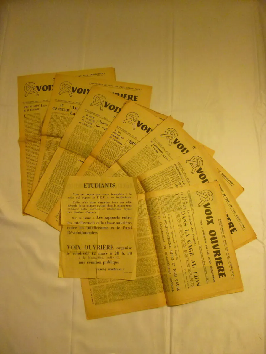 Lot de sept journaux d'extrême gauche Voix Ouvrière de l'automne 1964 et un tract pour les étudiants communistes