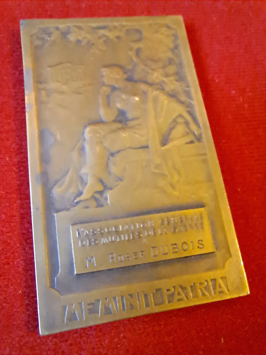 Exceptionnel – Plaquette en bronze « Mutilés de Guerre » par Édouard Blin – Rare objet de collection nominatif (M. Roger Dubois) – Image 3