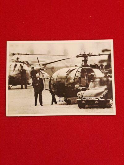 Photographie du retour du Général de Gaulle de Baden Baden, le 29 mai 1968, par Henri Bureau de l’agence Gamma, l’« image que détestait de Gaulle », tirage signé par le photographe, édité par Photomania, Série Cinéma, G 404, 15 cm sur 11,5