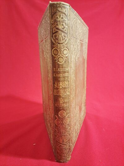 Ernest Lavisse, Le Moyen âge, du IVe à la fin du XIIIe siècle, Album historique publié sous la direction de M. Ernest Lavisse par A. Parmentier, première édition, magnifiquement reliée, dorée sur tranche, sans date mais circa 1896, certaines scènes historiques dessinées par Mucha