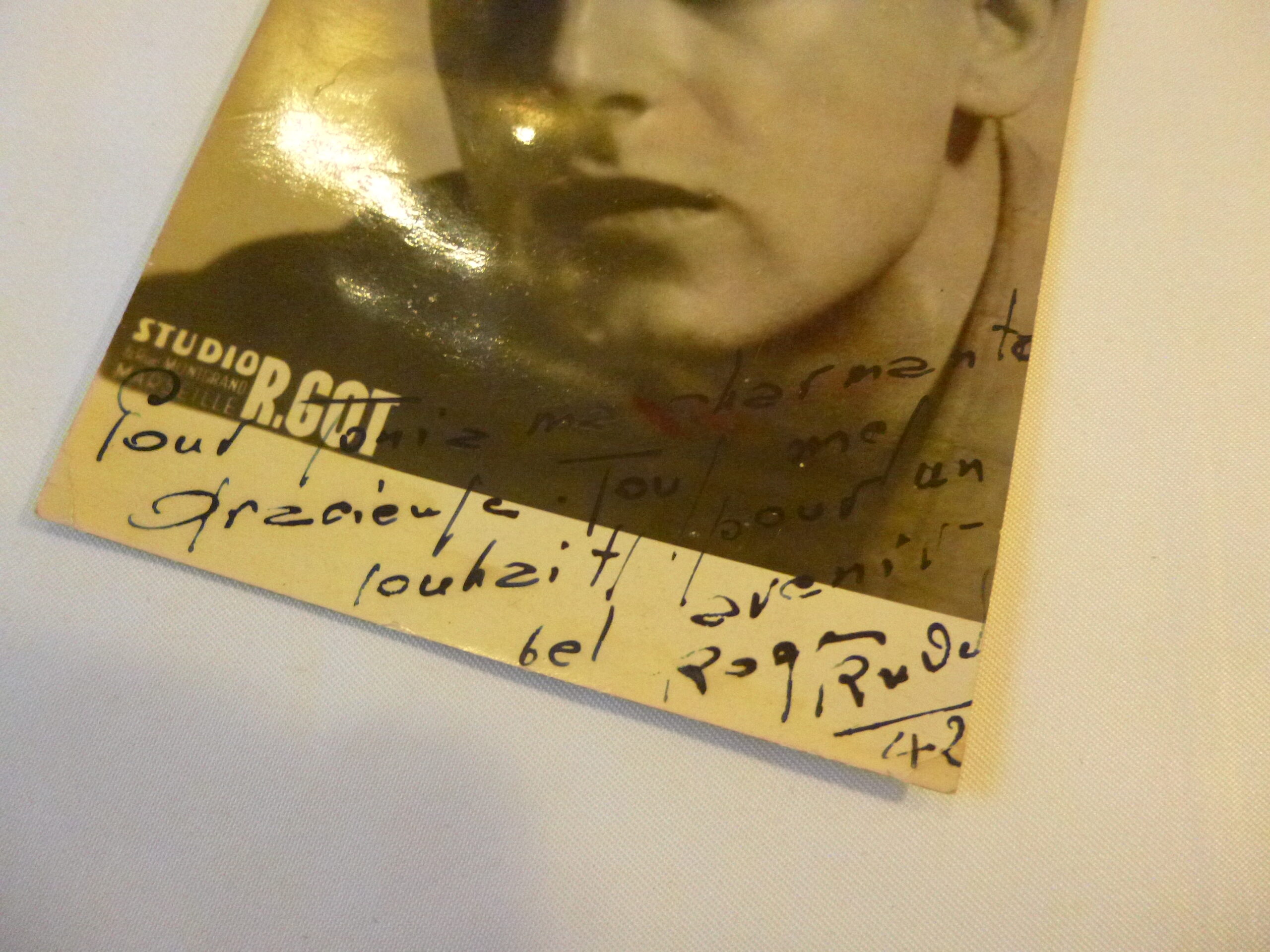 Photographie de Roger Rudel, dédicacée et signée par l'acteur, 1942, carte photo vintage du studio R. Got – Image 3