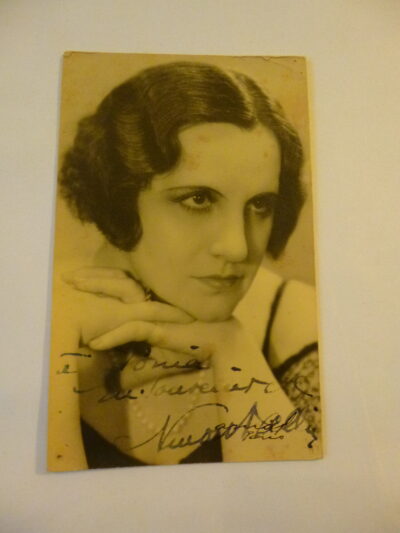 Photographie dédicacée de Ninon Vallin, célèbre cantatrice française, carte postale du studio Arnal à Paris, Montmartre, milieu des années 30