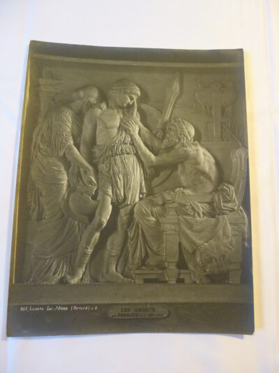 Grand tirage gélatino-argentique, Les Adieux, 959, du sculpteur Jean-Joseph Perraud, Musée du Louvre, par le photographe Jean Dumeteau spécialiste des reproductions des musées nationaux, de , tampon au dos « Photographies artistiques L. Ollivier, rue de Seine, 6 »