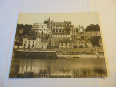 Château d’Amboise, vue d’ensemble, 218, grand tirage albuminé original de l’agence Neurdein à destination des collectionneurs, au dos tampon « Photographies artistiques L. Ollivier », fin XIXe