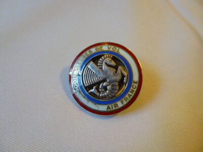Insigne émaillé Décoration Air France 5000 heures de vol, Arthus Bertrand, Paris, vis, badge, pin’s