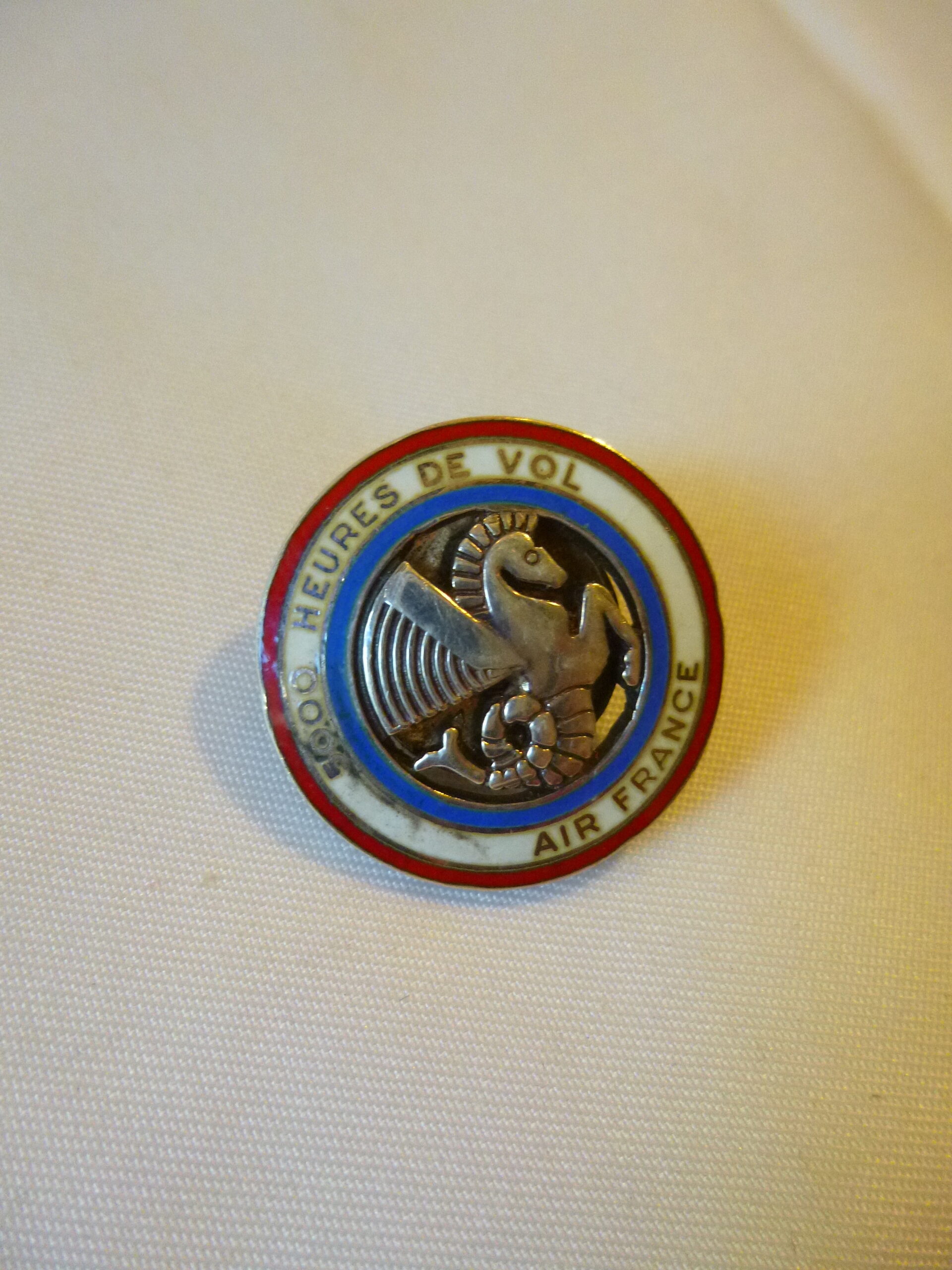 Insigne émaillé Décoration Air France 5000 heures de vol, Arthus Bertrand, Paris, vis, badge, pin's – Image 7