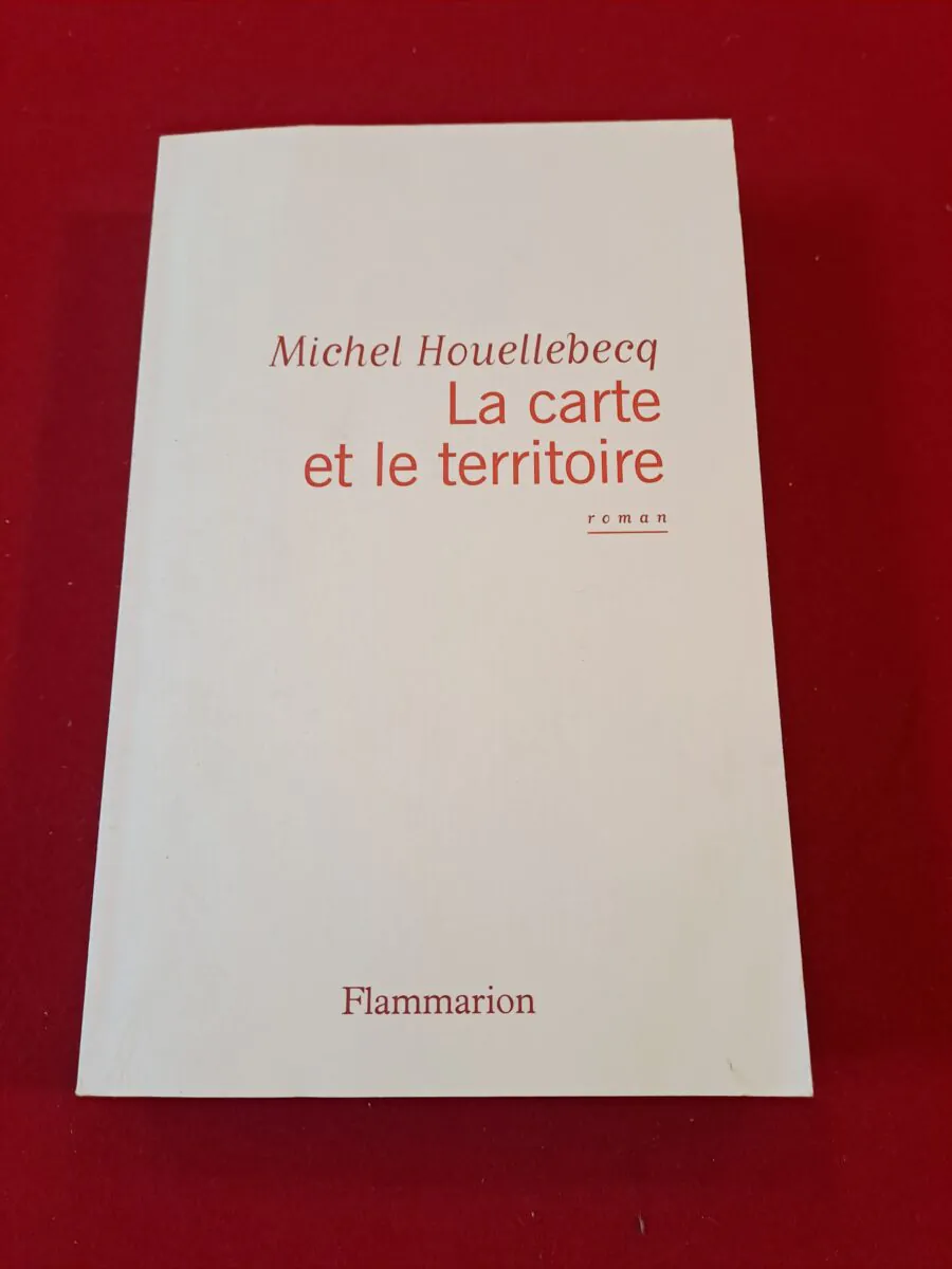 Première édition du roman La carte et le territoire de Michel Houellebecq aux éditions Flammarion